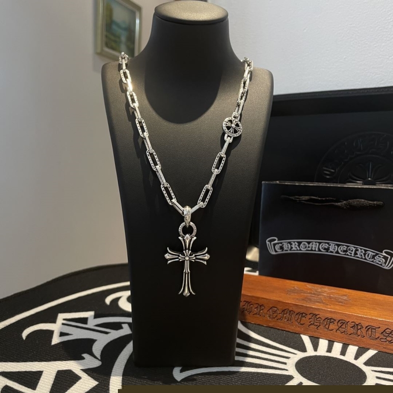 Ch**me He**ts necklaces
